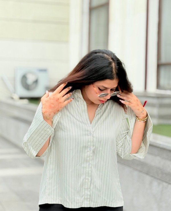 Sage split & Striped back- tie shirt