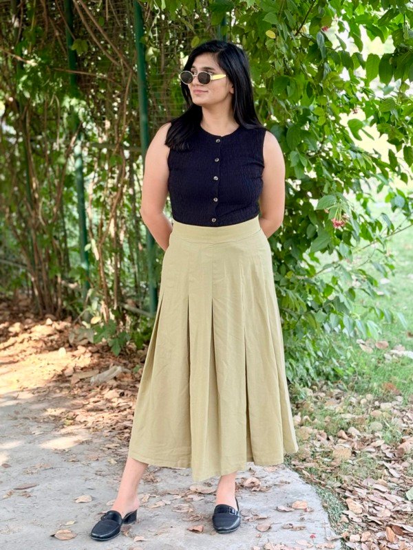 Green pleatique skirt