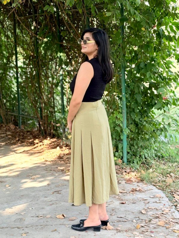 Green pleatique skirt